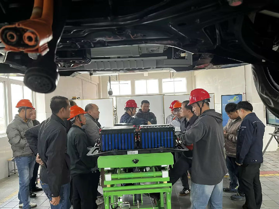 老挝汽车(摩托车)维修培训.jpg